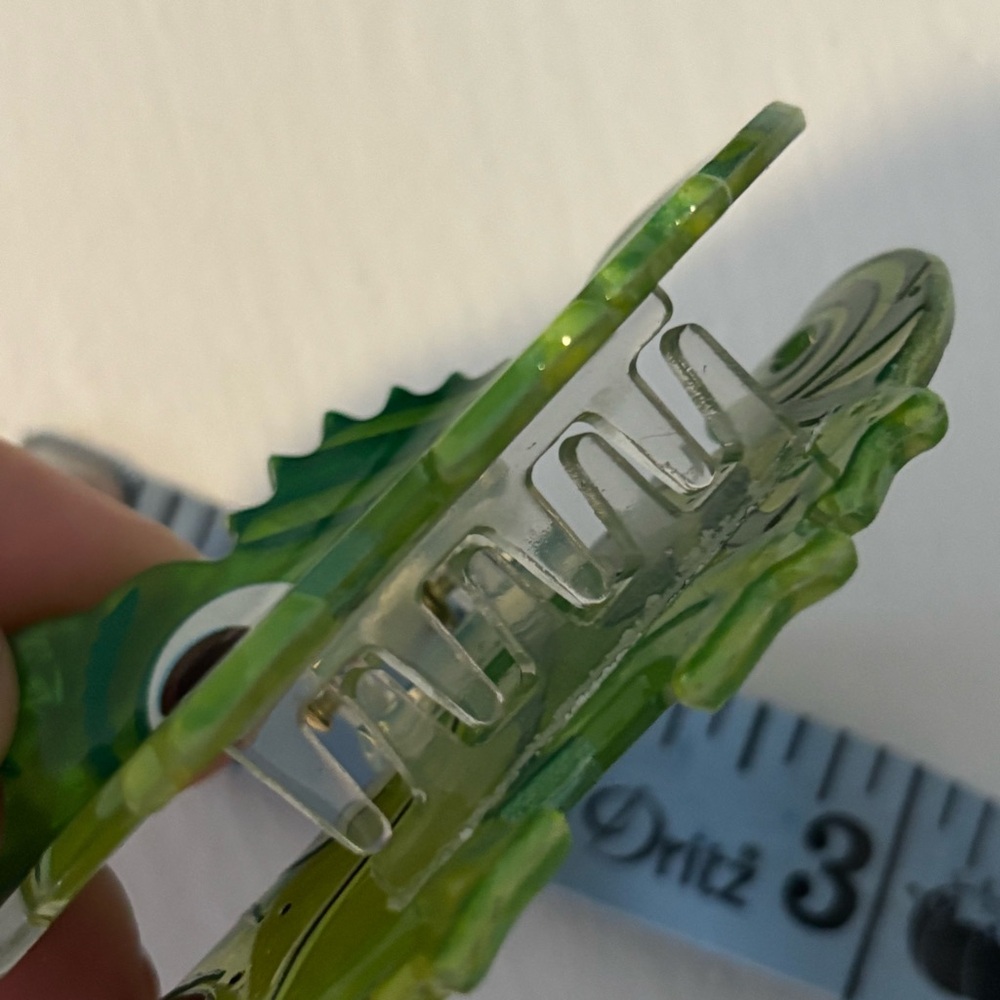 Tangled Pascal Hair Clawclip - Picture 3 of 4